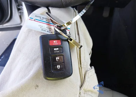 2013 Toyota Avalon Limited z USA, uszkodzony, nr VIN 4T1BK1EBXDU055004